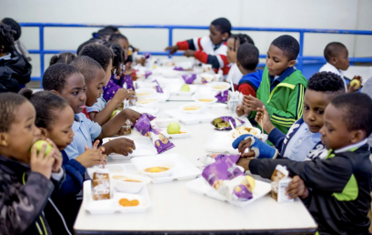 Universal lunch may help NYC students view their schools as safer places, a report finds