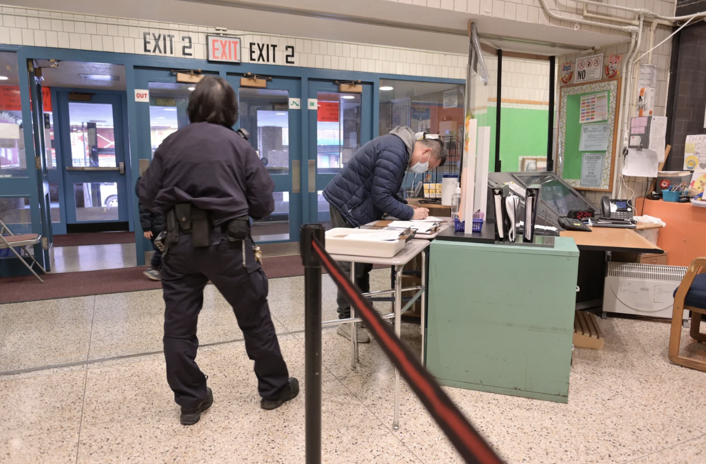 Massive school safety agent shortage looms in NYC as vaccine mandate set to take effect Massive school safety agent shortage looms in NYC as vaccine mandate set to take effect